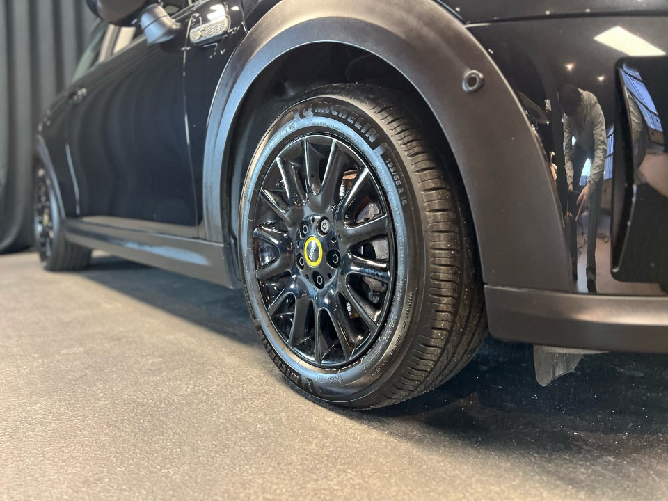 MINI Cooper SE Classic Trim 3d