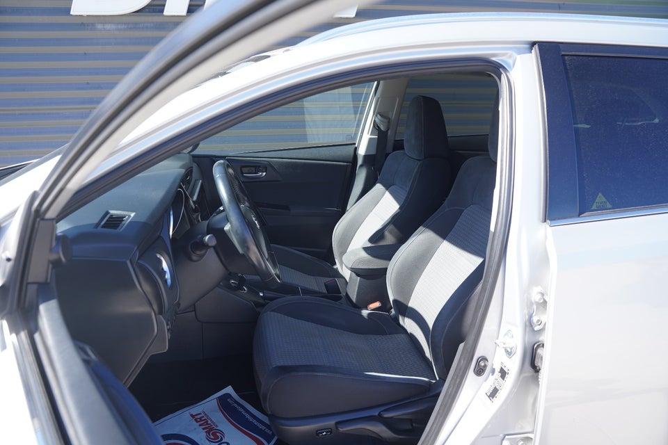 Toyota Auris 1,8 Hybrid H2 Style Touring Sports CVT 5d