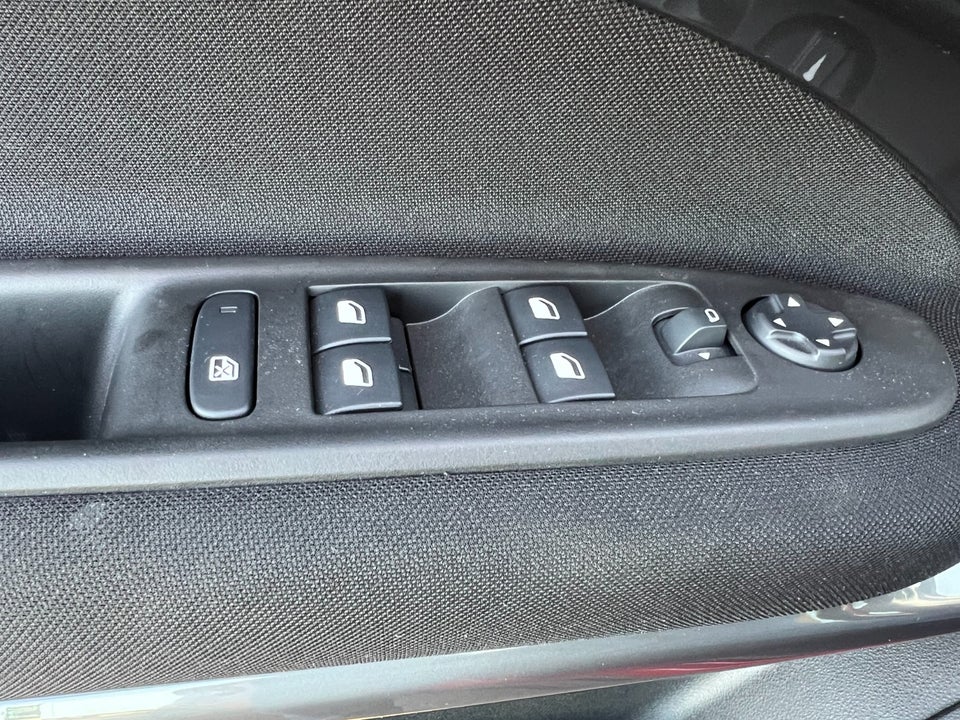 Fiat 600e 54 (RED) 5d