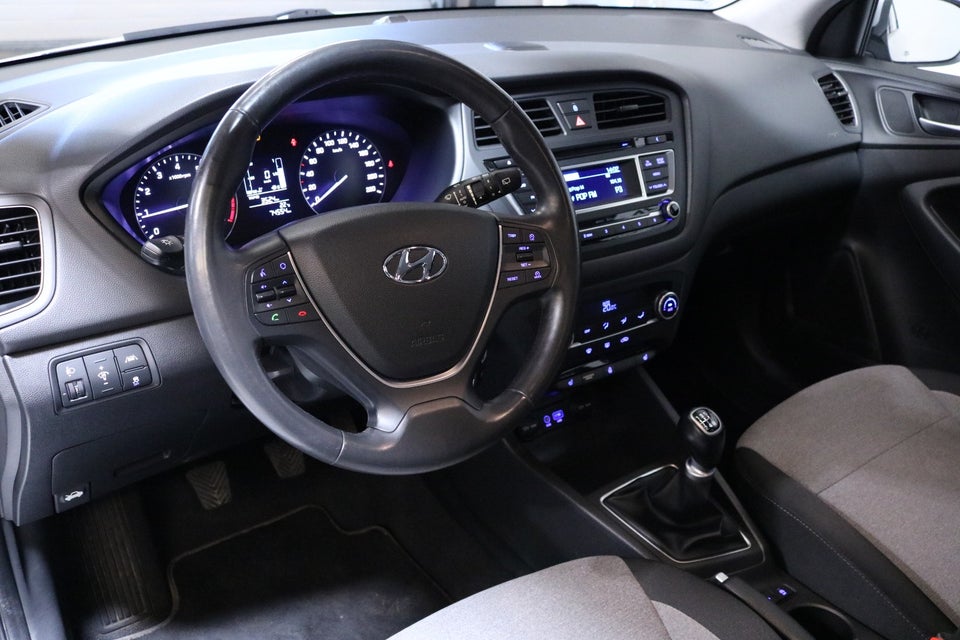 Hyundai i20 1,25 Premium 5d