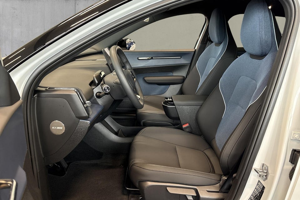 Volvo EX30 Extended Range Plus 5d