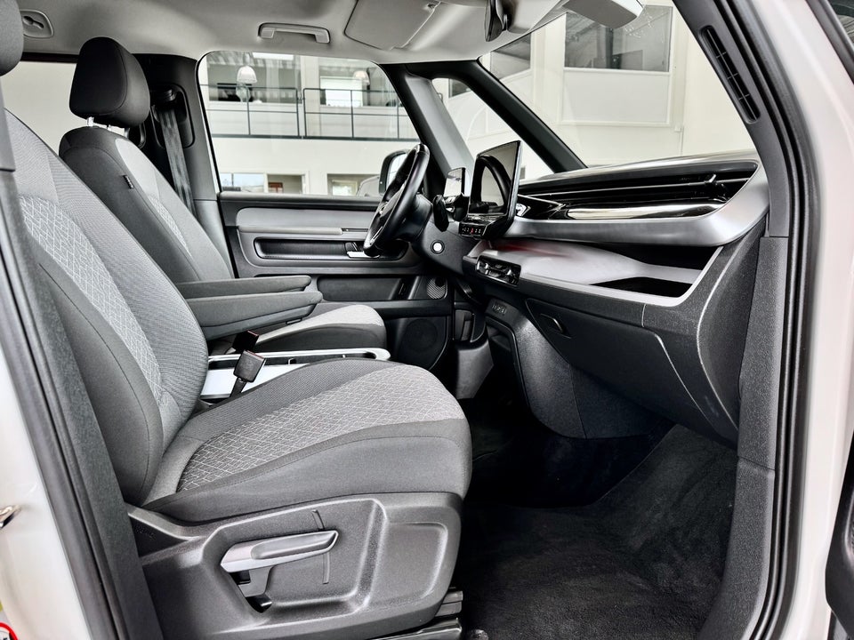 VW ID.Buzz 77 Pro SWB 5d