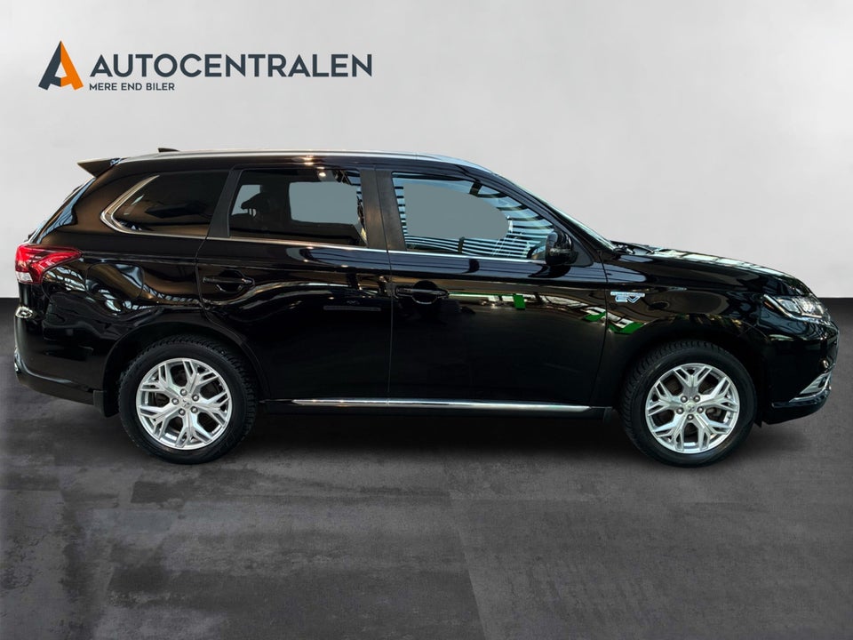 Mitsubishi Outlander 2,4 PHEV Invite CVT 4WD 5d