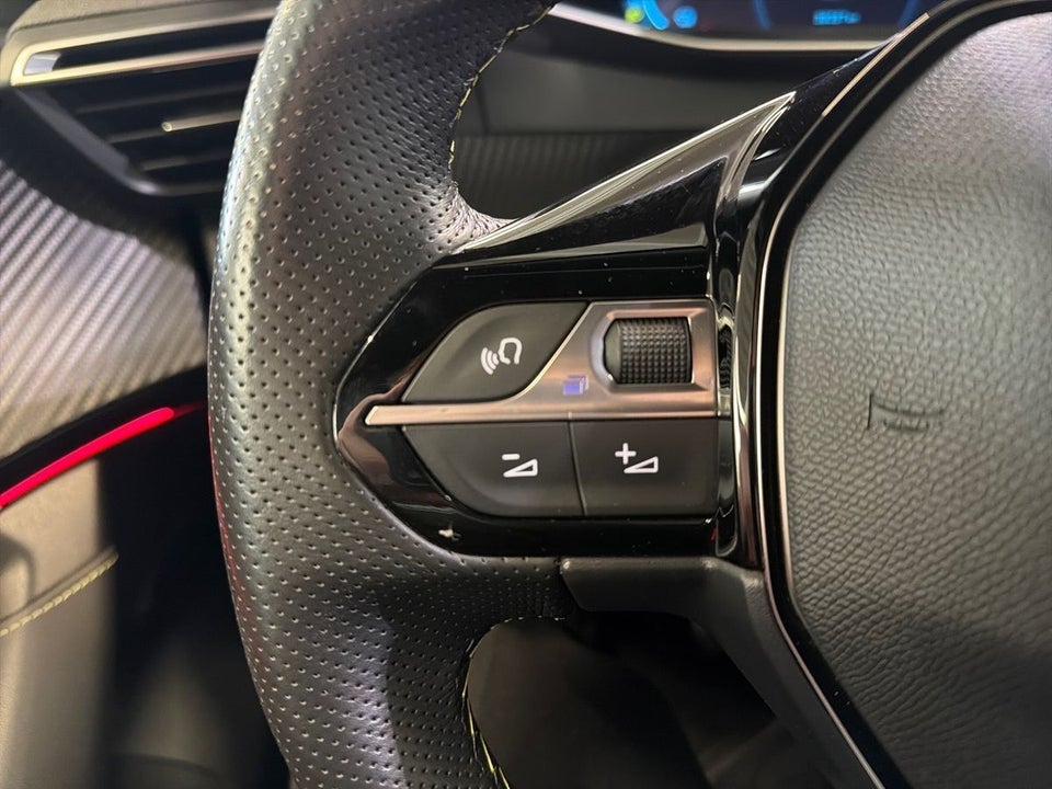 Peugeot e-2008 50 GT 5d