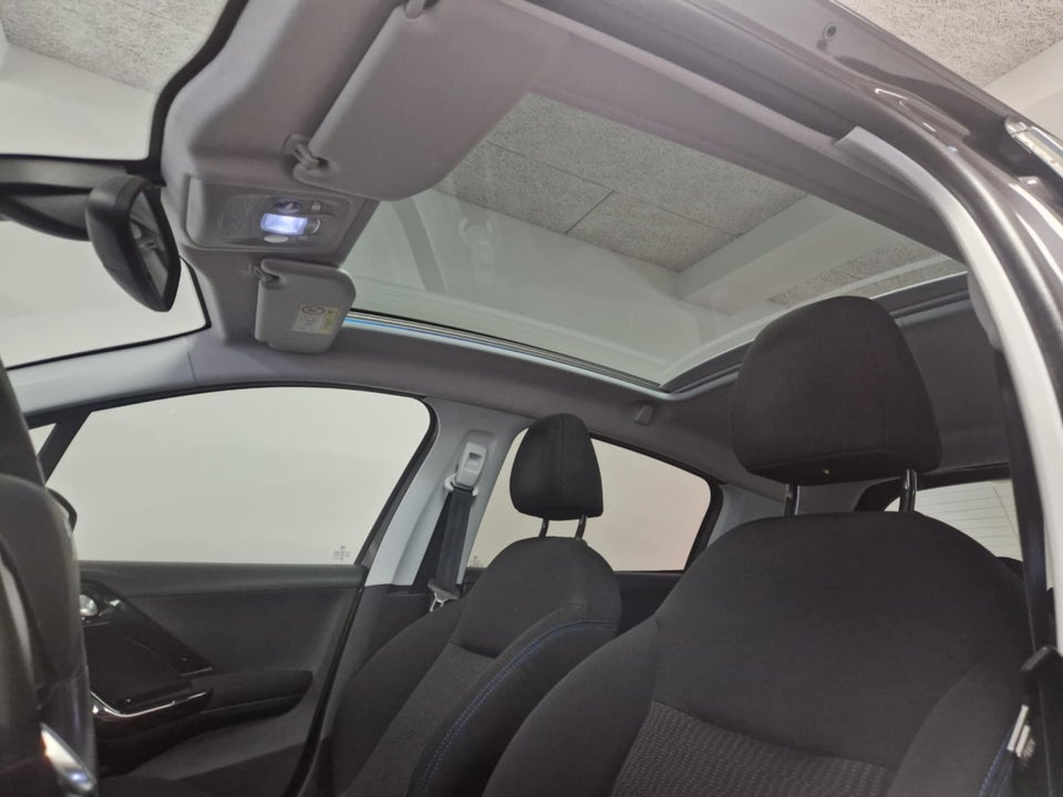 Peugeot 208 1,5 BlueHDi 100 Signature Sky 5d