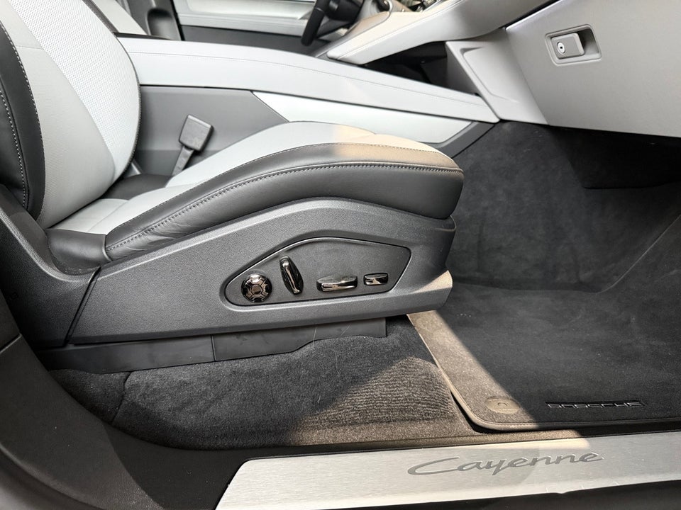 Porsche Cayenne Electric 5d