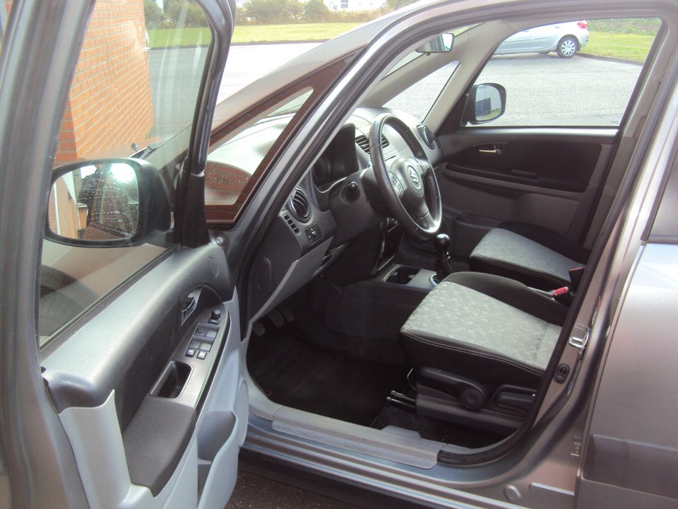 Suzuki SX4 1,6 CombiBack Tour 5d
