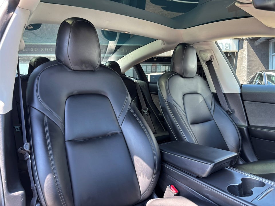 Tesla Model 3 RWD 4d