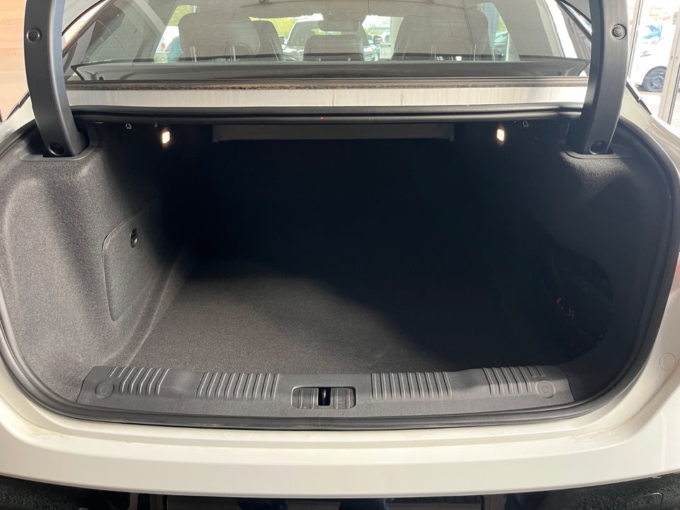 Hongqi EH7 111 Exclusive 4d