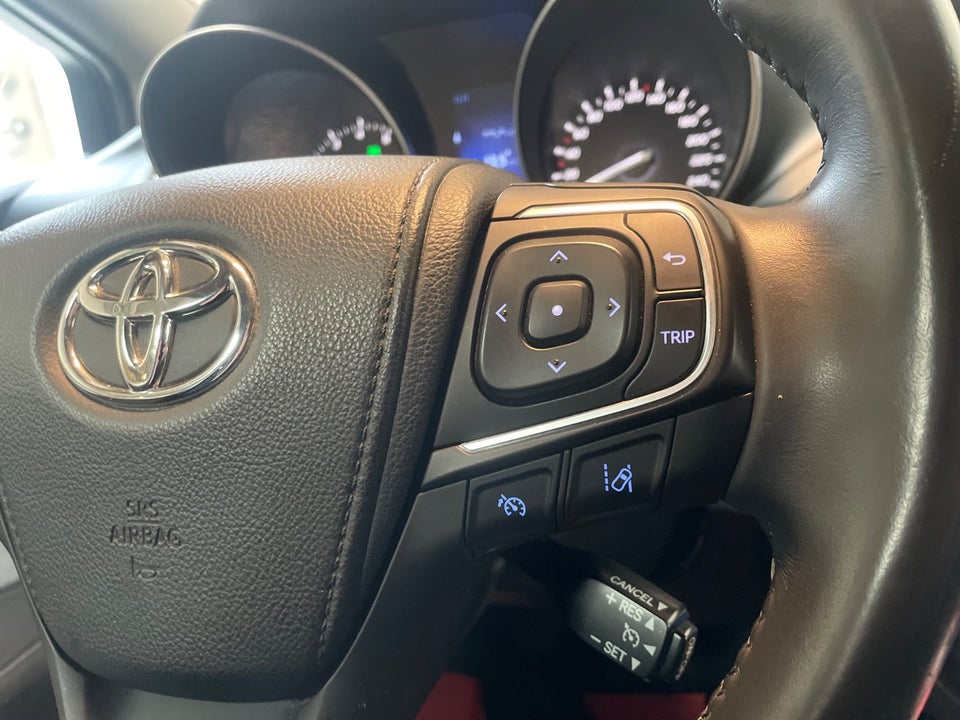 Toyota Avensis 1,8 VVT-i T2 Premium Touring Sports 5d