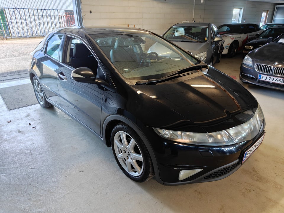 Honda Civic 1,8 Executive 5d