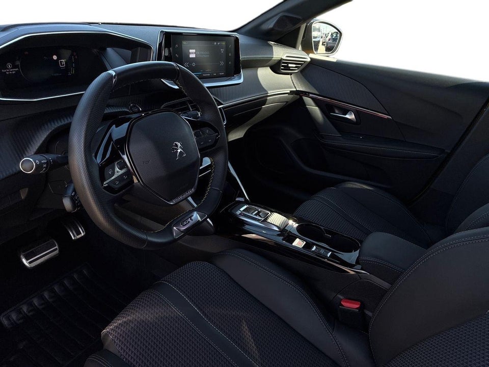 Peugeot e-208 50 GT 5d