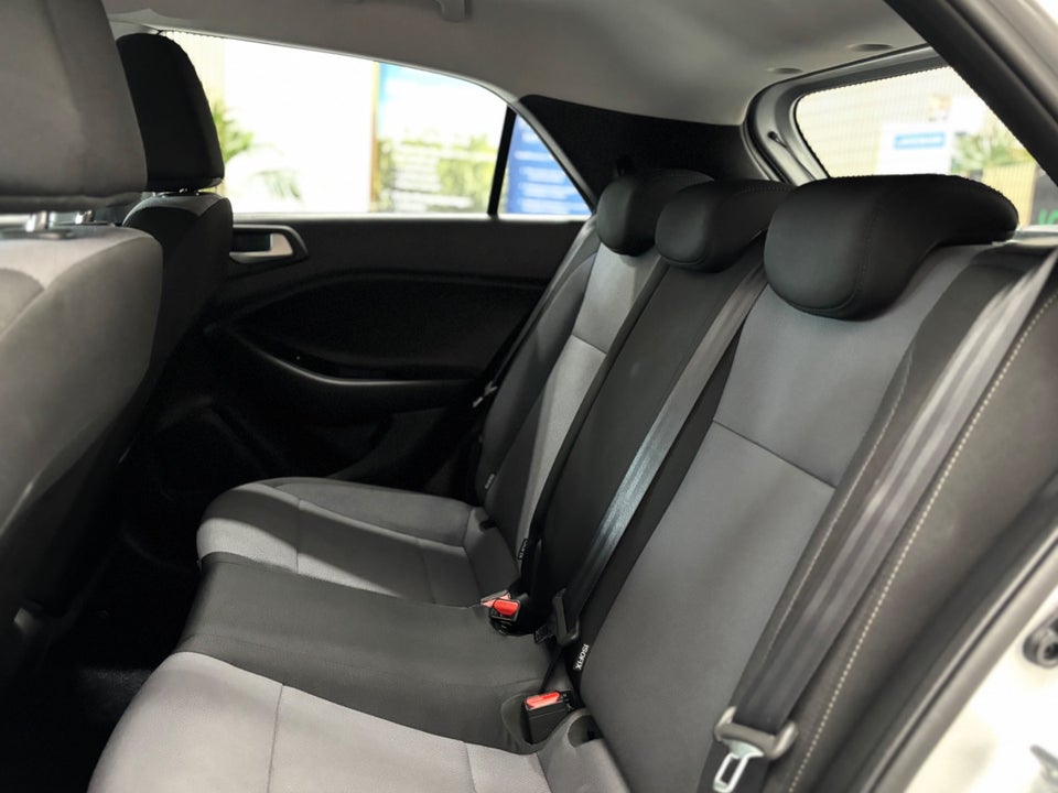 Hyundai i20 1,0 T-GDi Essential DCT 5d