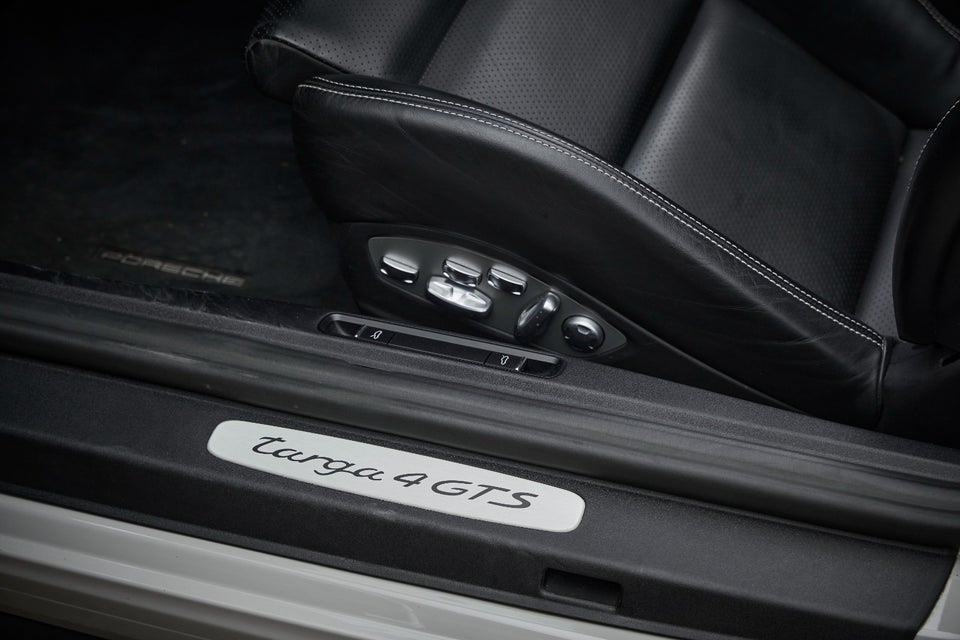 Porsche 911 Targa 4 GTS 3,0 PDK 2d
