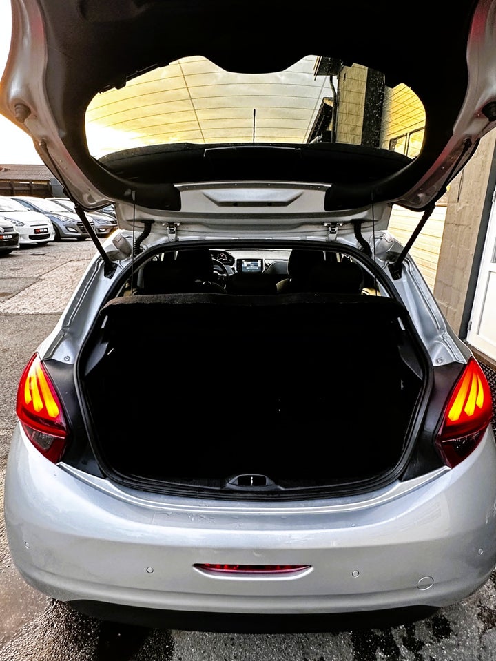 Peugeot 208 1,6 BlueHDi 100 Envy Sky 5d