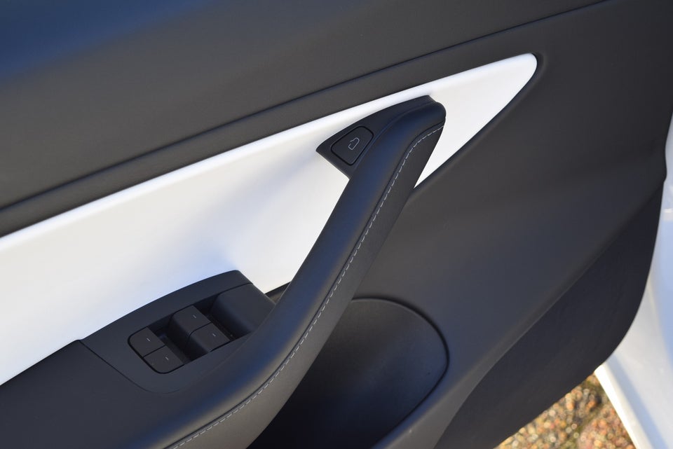 Tesla Model 3 Standard Range+ RWD 4d