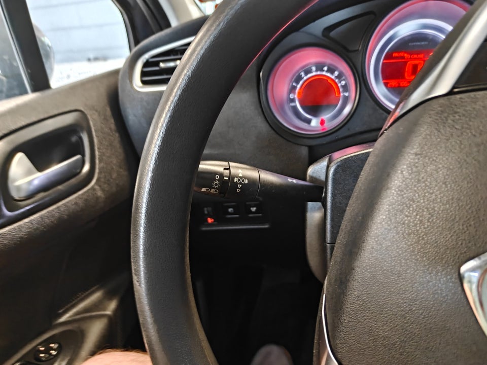 Citroën C4 1,6 HDi 90 Attraction 5d