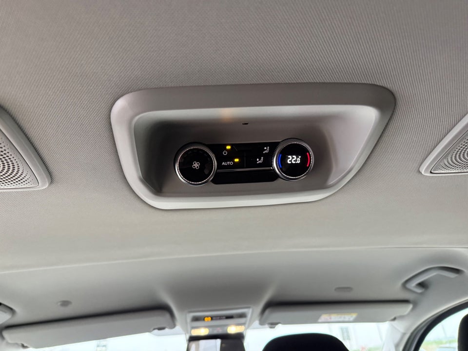 VW e-Caravelle Life LWB