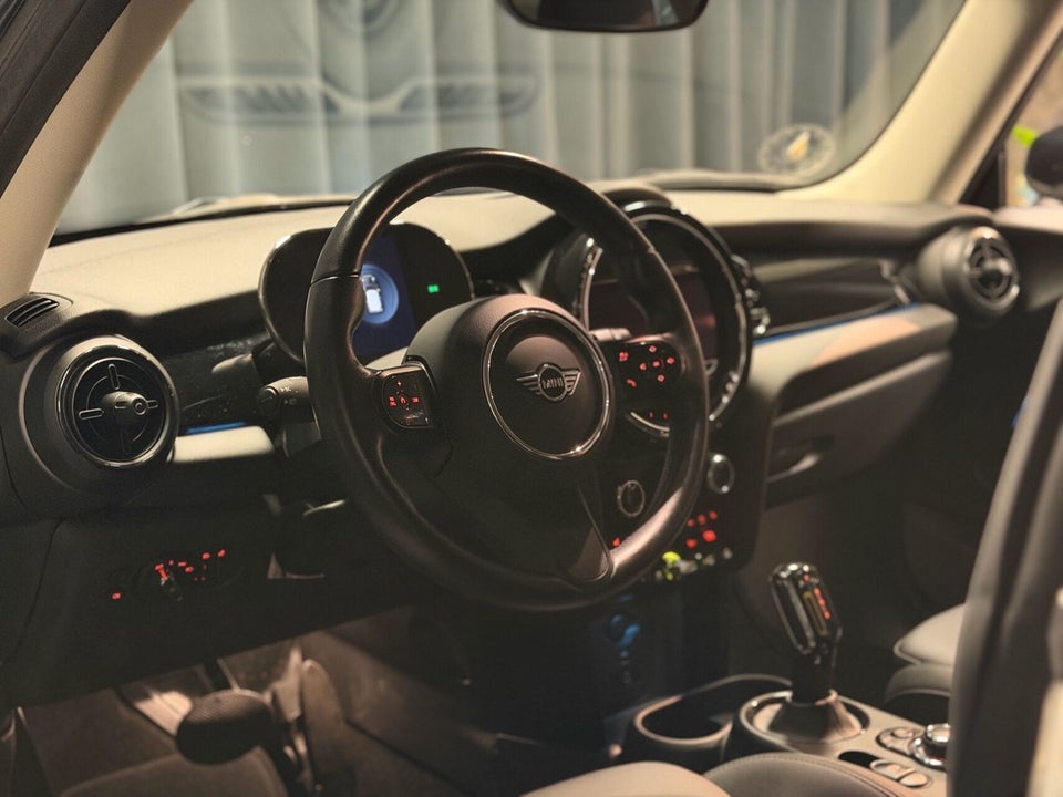 MINI Cooper SE Essential 3d