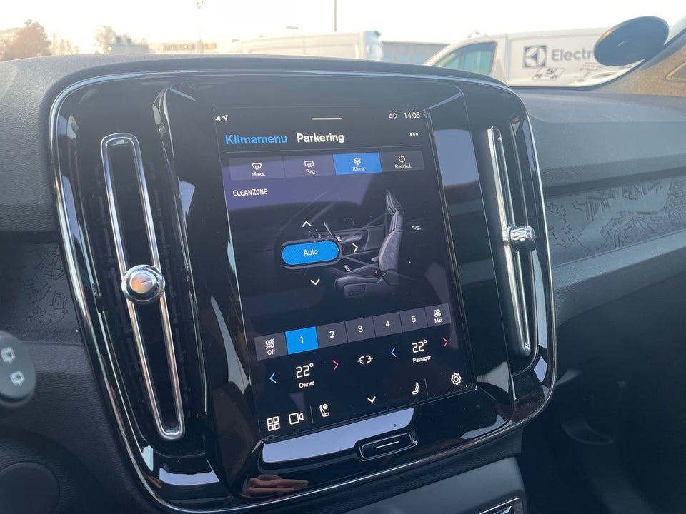 Volvo EX40 Extended Range Black Edition 5d