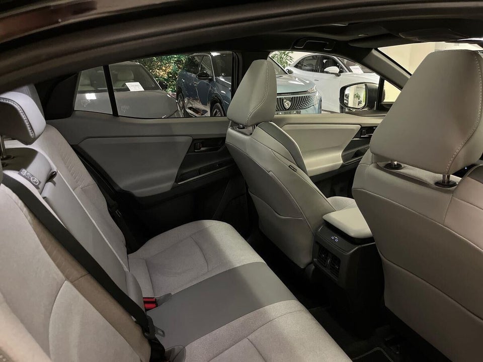 Toyota C-HR+ 77 Executive AWD 5d