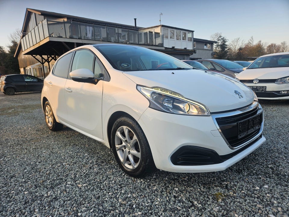 Peugeot 208 1,2 VTi 82 Allure Sky 5d
