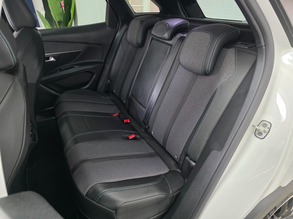 Peugeot 3008 1,6 Hybrid Allure Pack Limited EAT8 5d