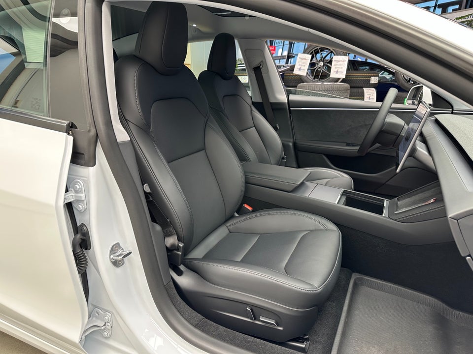 Tesla Model 3 Long Range AWD 4d