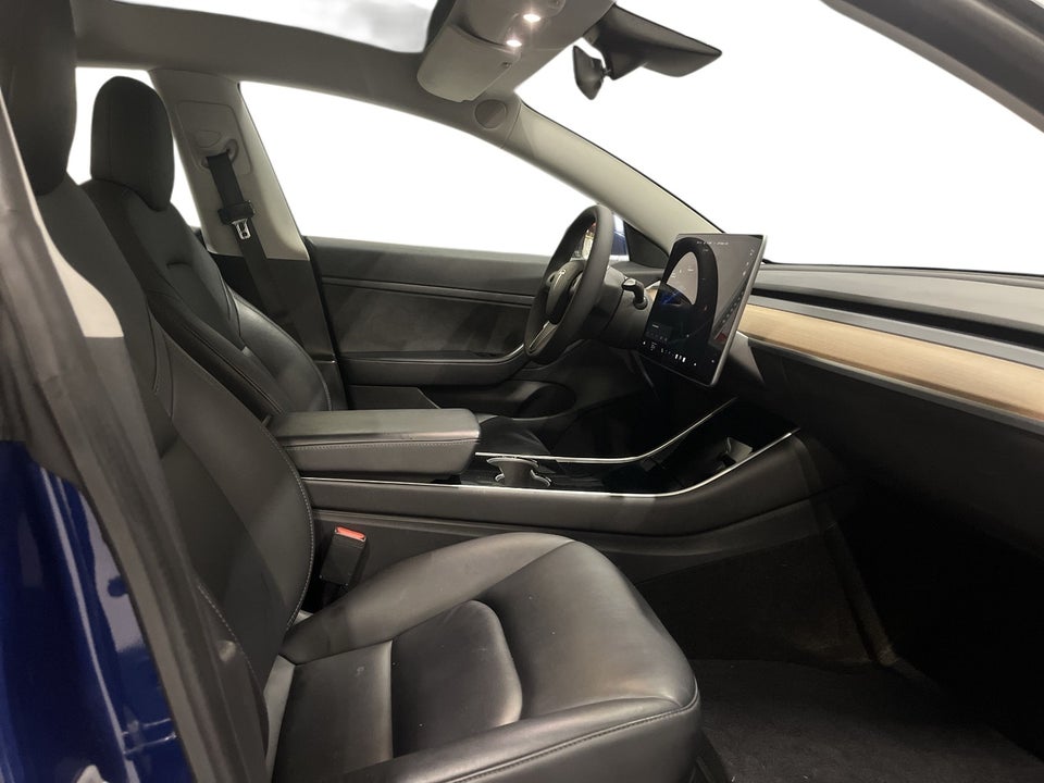 Tesla Model 3 Standard Range+ RWD 4d