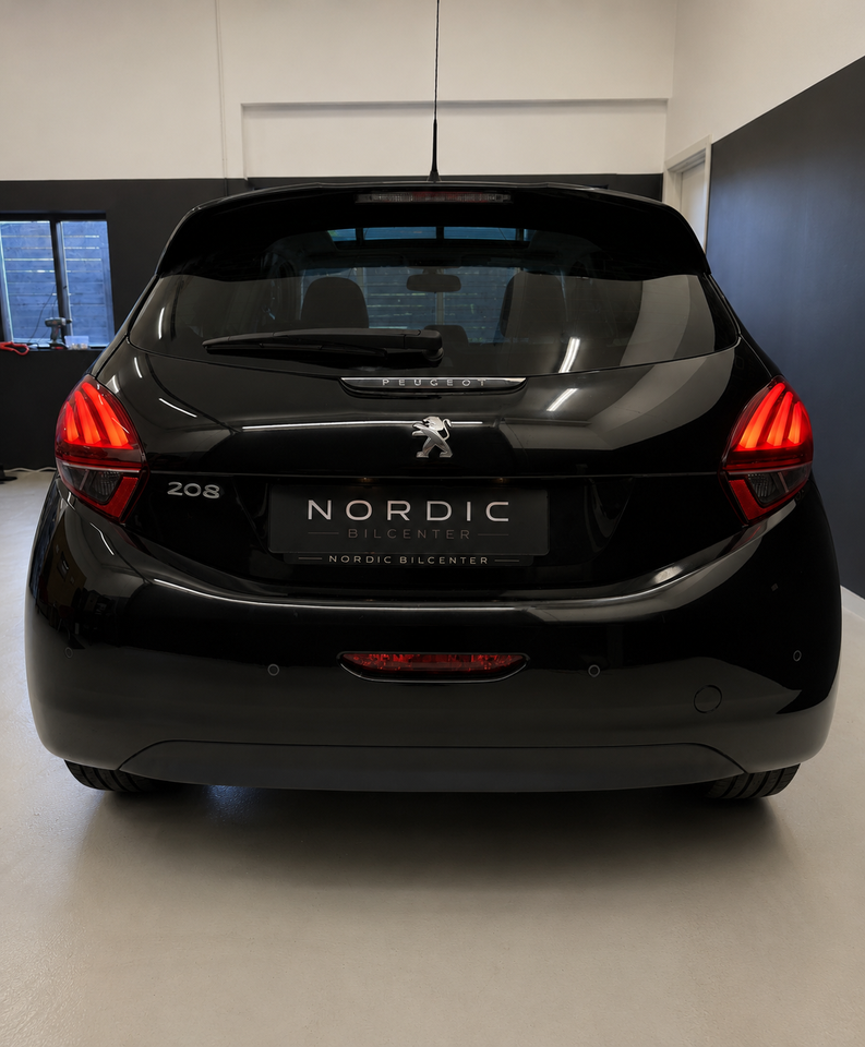 Peugeot 208 1,2 PureTech 110 Signature Sky 5d