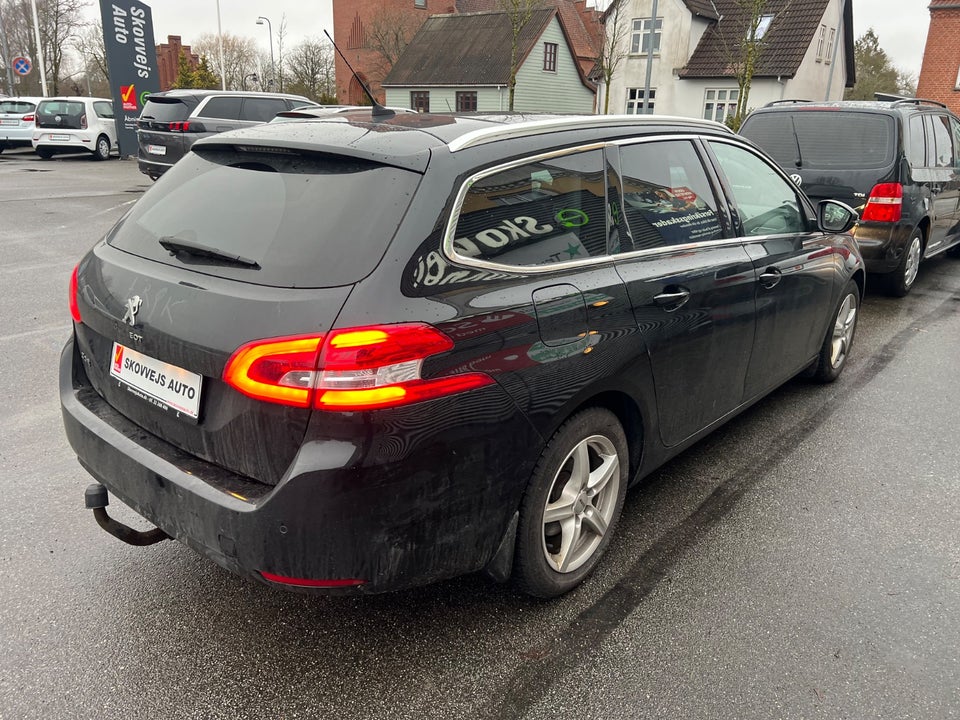 Peugeot 308 1,5 BlueHDi 130 Allure Sky SW 5d