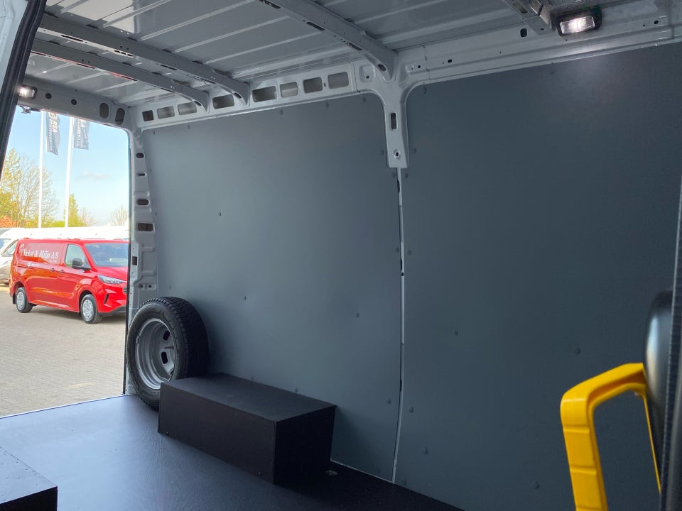 Iveco Daily 3,0 35C18 12m³ Van AG8