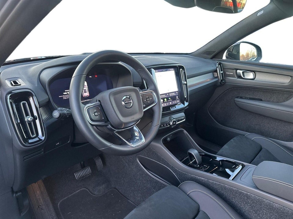 Volvo EX40 Extended Range Black Edition Excess 5d