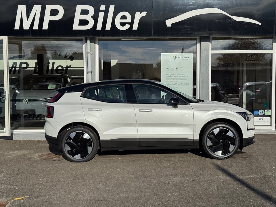 Volvo EX30 Extended Range Plus 5d