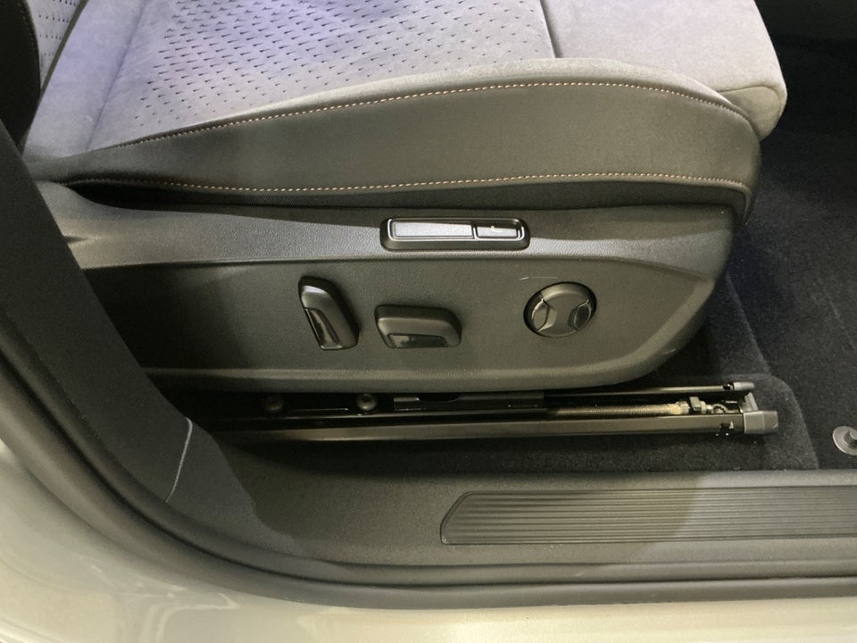 Cupra Born 77 e-Boost Dinamica Pack 5d