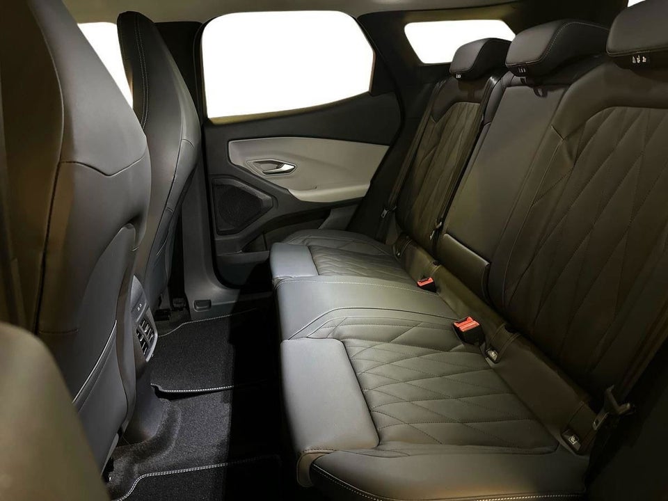 Ford Explorer 82 Premium Extended Range 5d