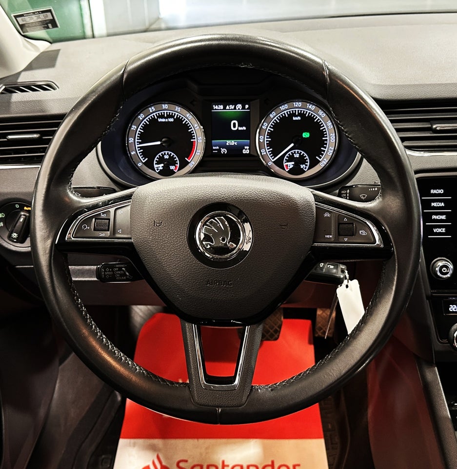 Skoda Octavia 2,0 TDi 150 Celebration Combi DSG 5d