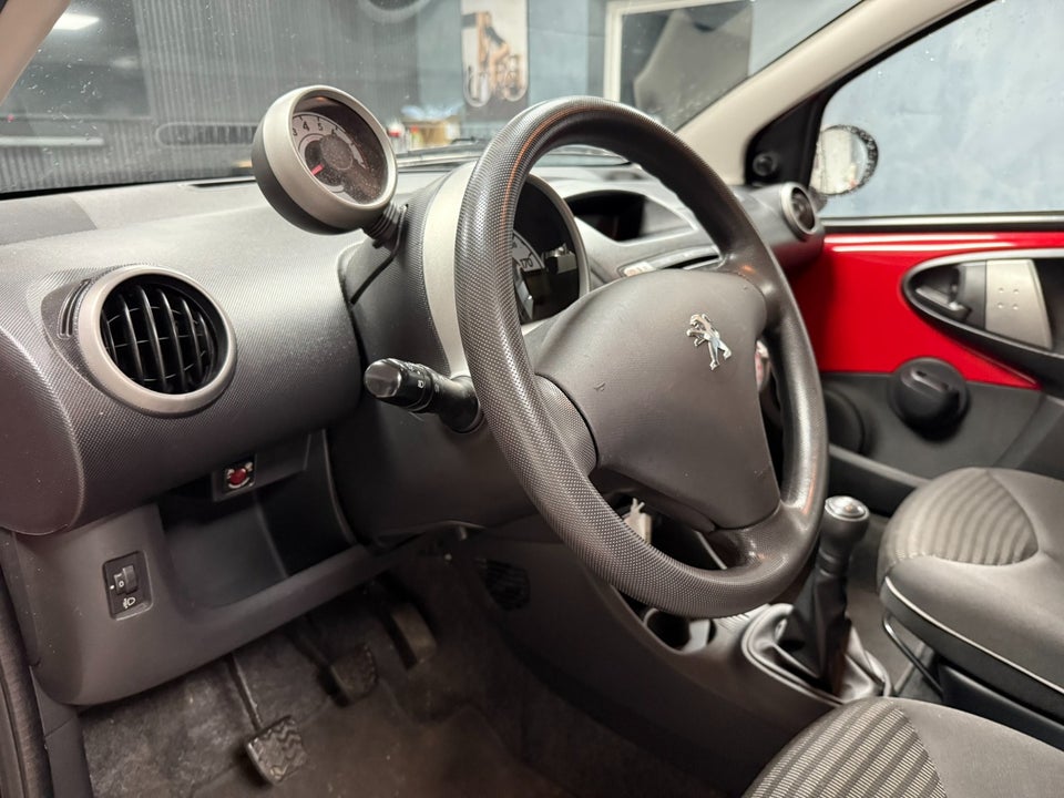 Peugeot 107 1,0 Champion 5d