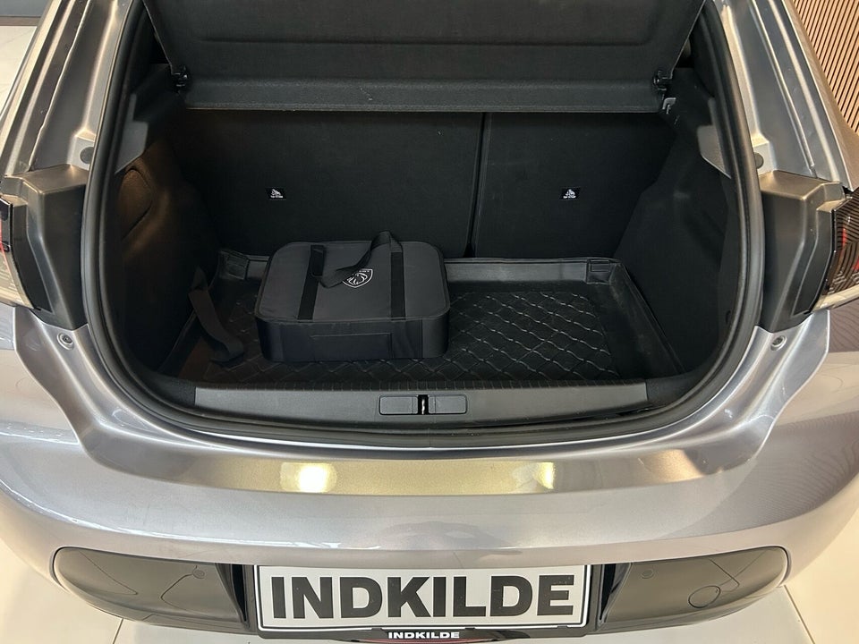 Peugeot e-208 50 GT 5d