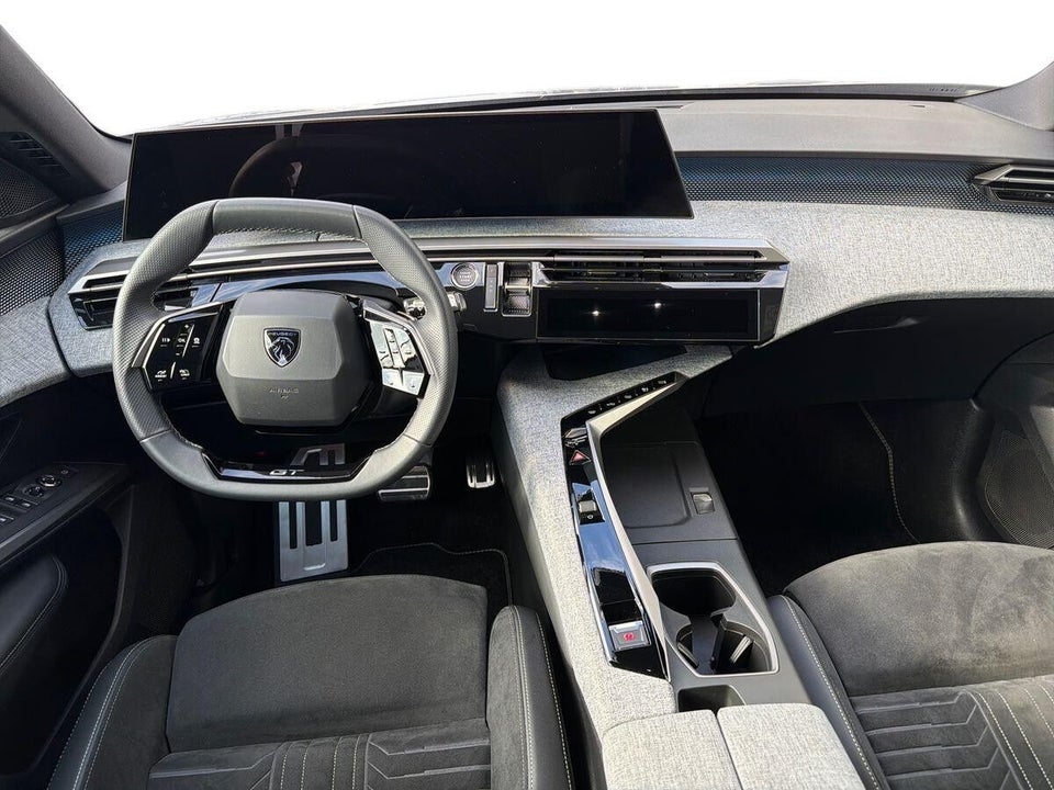 Peugeot e-3008 77 GT 5d