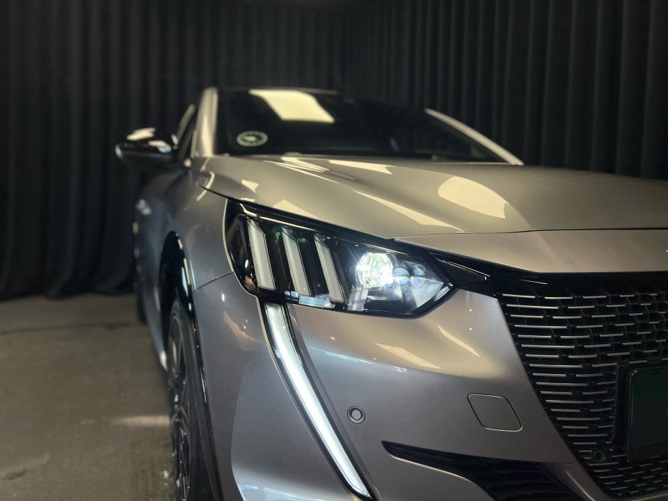 Peugeot e-208 50 GT 5d