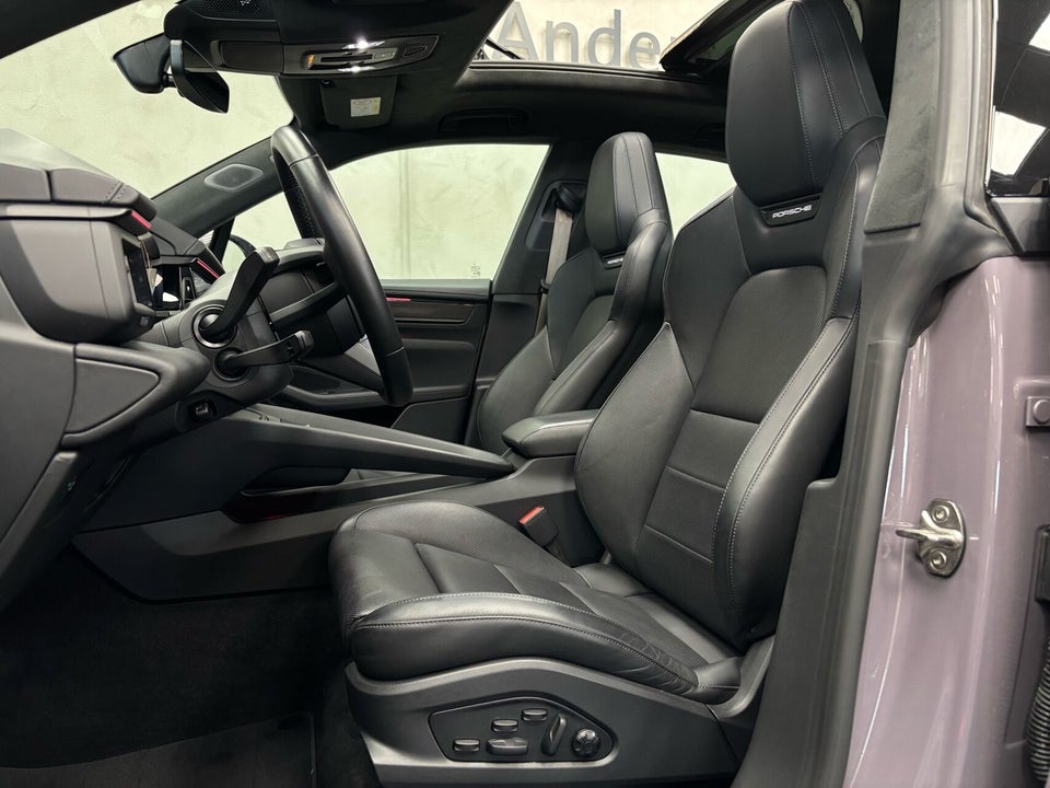 Porsche Macan Turbo 5d