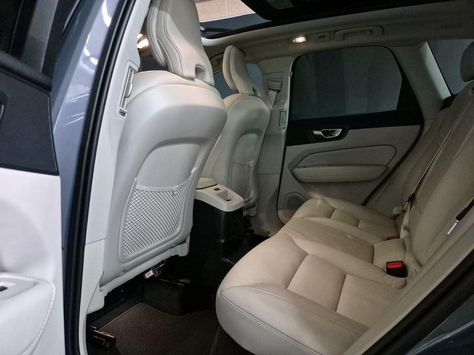 Volvo XC60 2,0 T6 ReCharge Plus Dark aut. AWD 5d