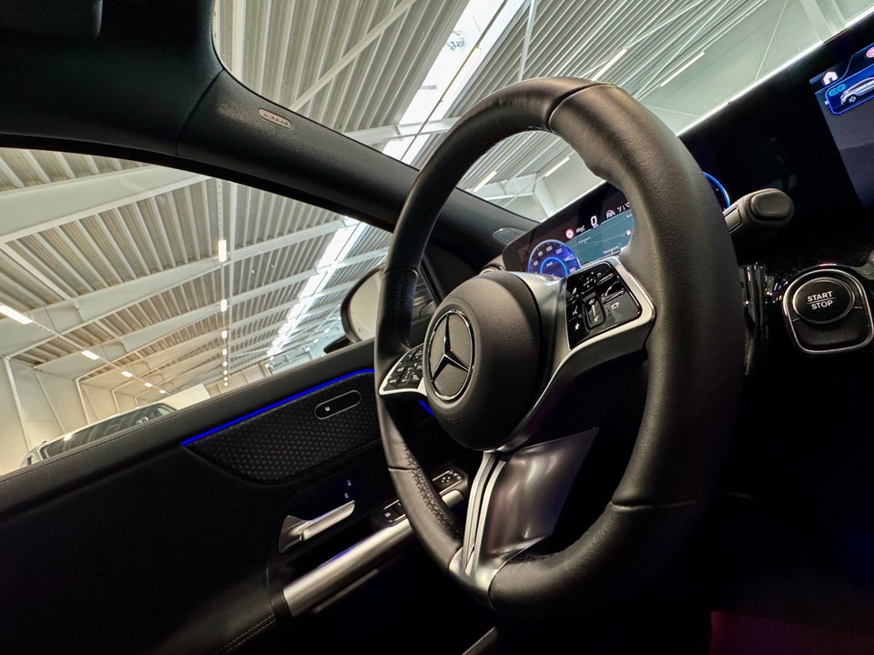 Mercedes EQA300 Progressive 4Matic 5d