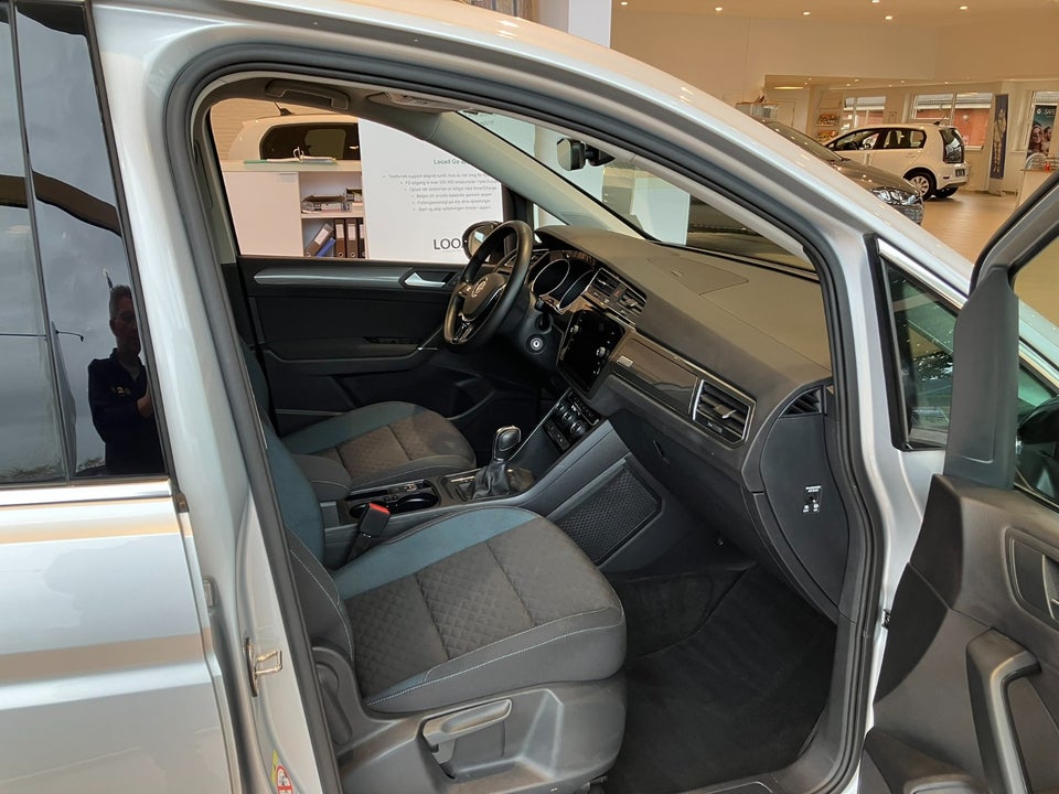 VW Touran 1,6 TDi 115 IQ.Drive DSG 7prs 5d
