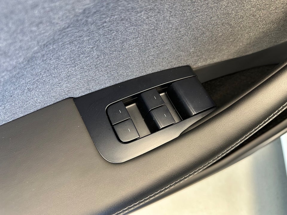 Tesla Model 3 RWD 4d