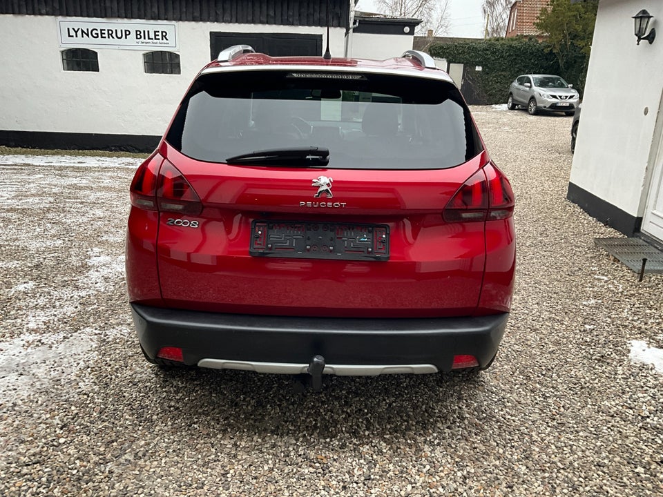 Peugeot 2008 1,2 e-THP 110 Selection Sky 5d