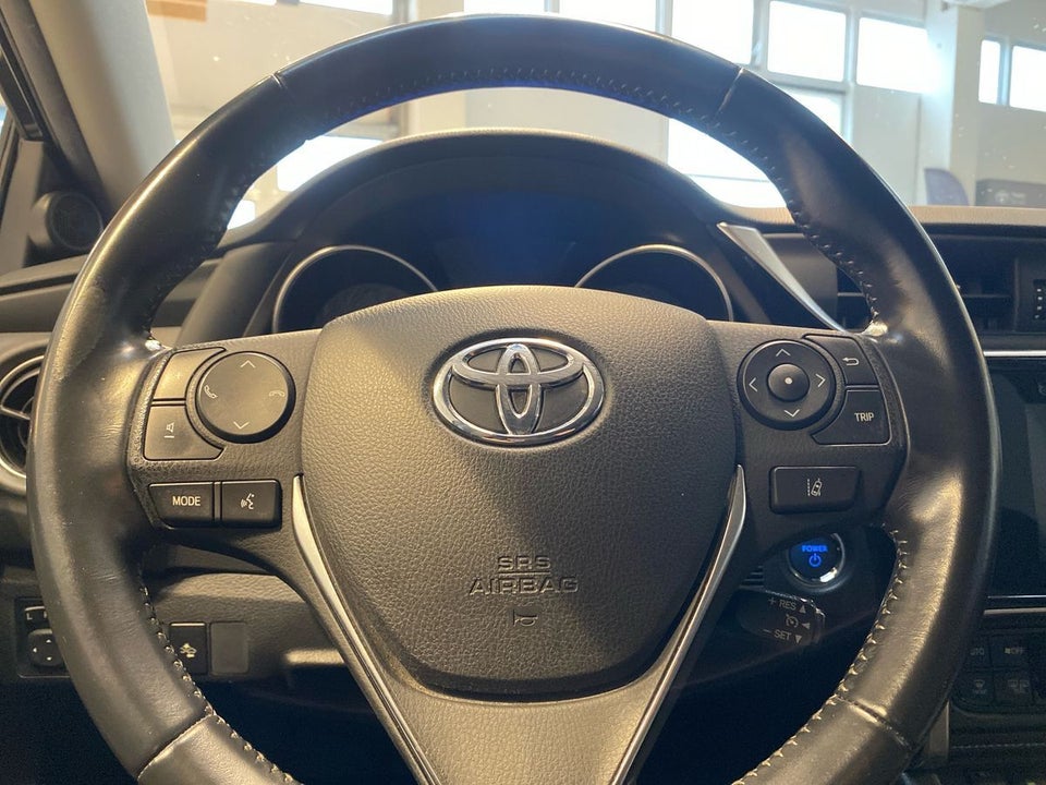 Toyota Auris 1,8 Hybrid H2 Selected CVT 5d