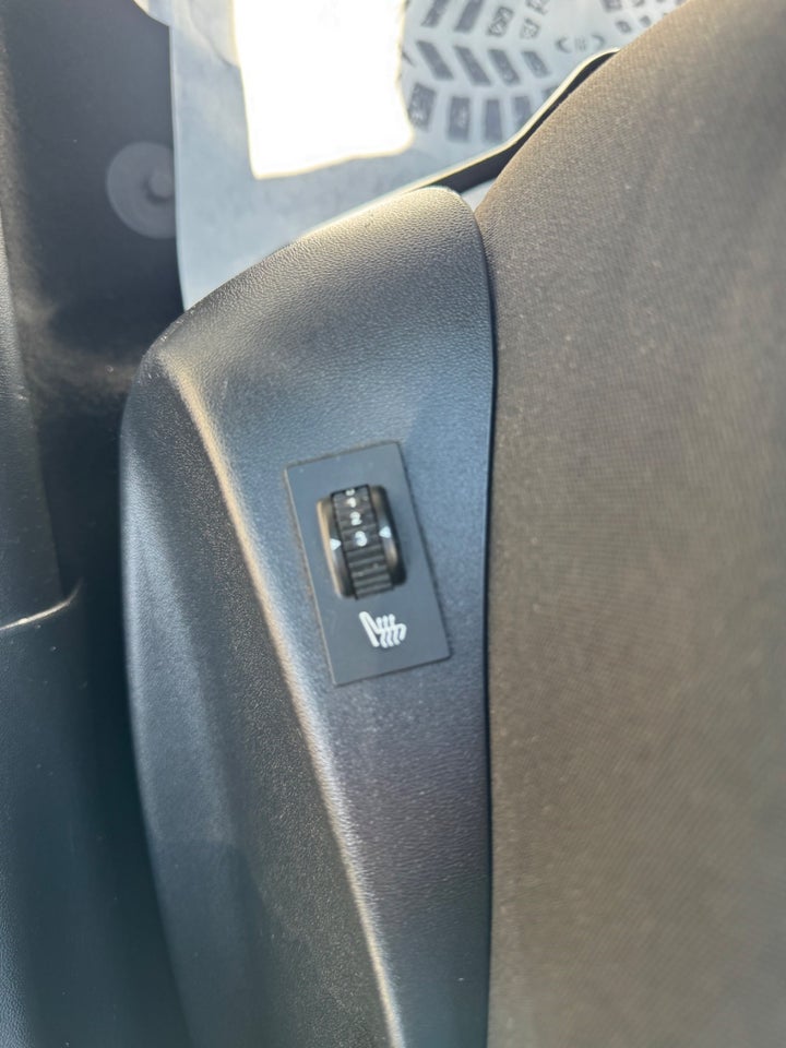 Peugeot 2008 1,6 e-HDi 92 Active Sky 5d