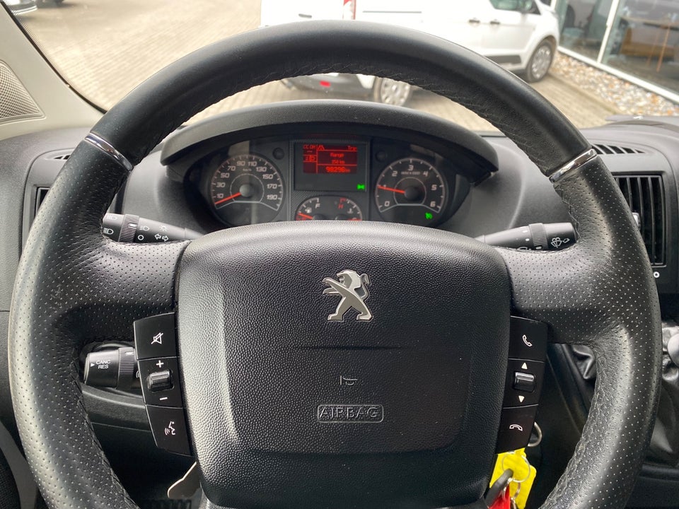 Peugeot Boxer 333 2,2 BlueHDi 140 L2H1 Premium